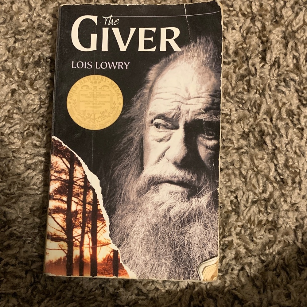 The Giver by Lois Lowry Paperback